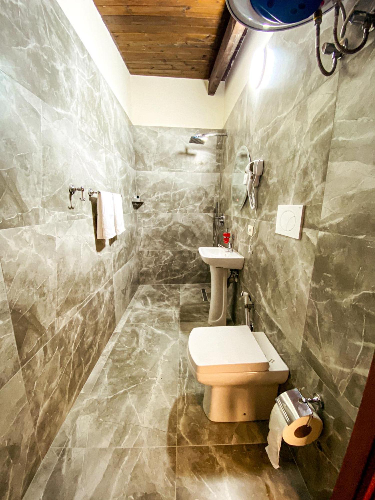 Hotel Iliria Canaj Habitación foto