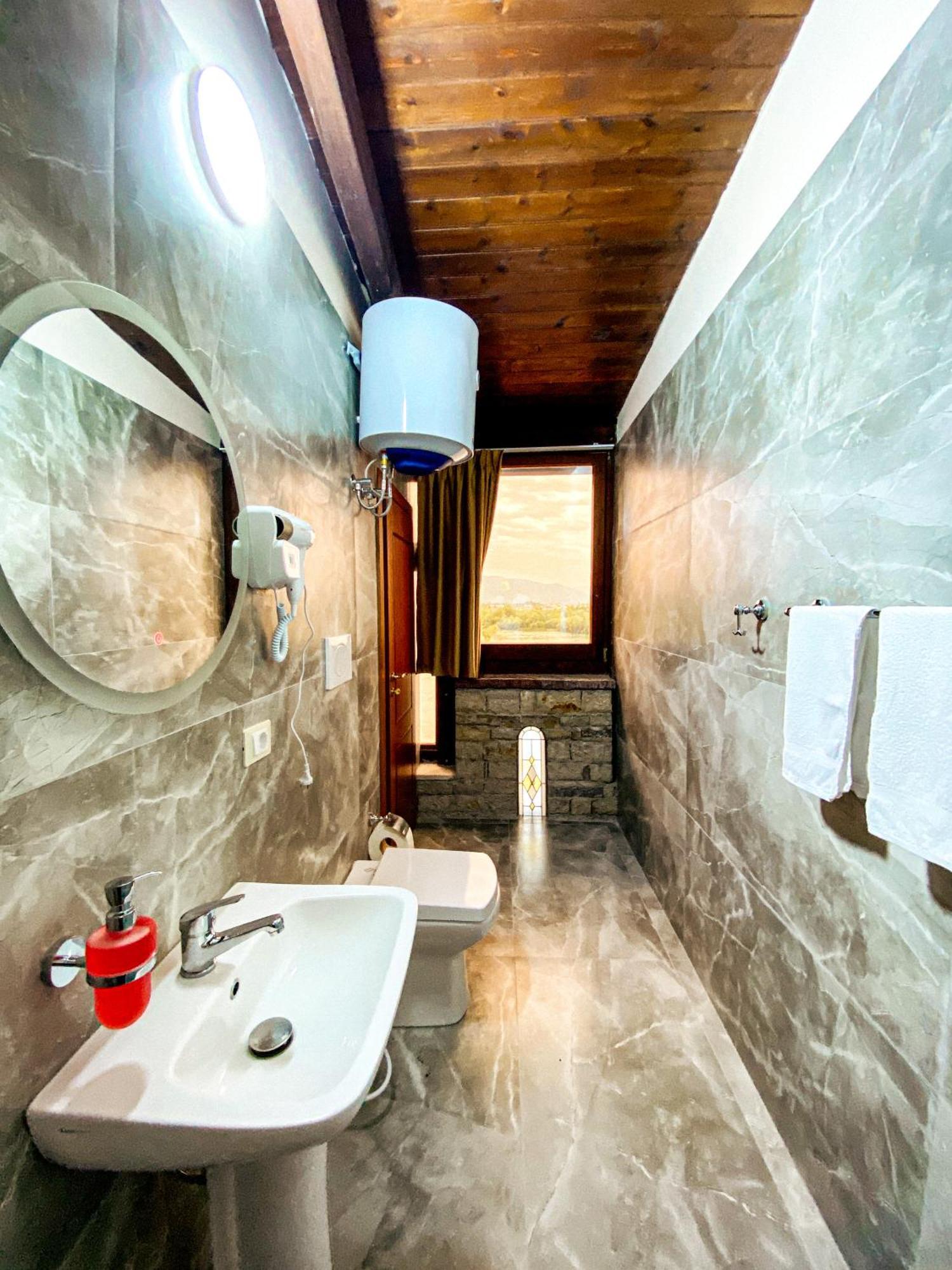 Hotel Iliria Canaj Habitación foto