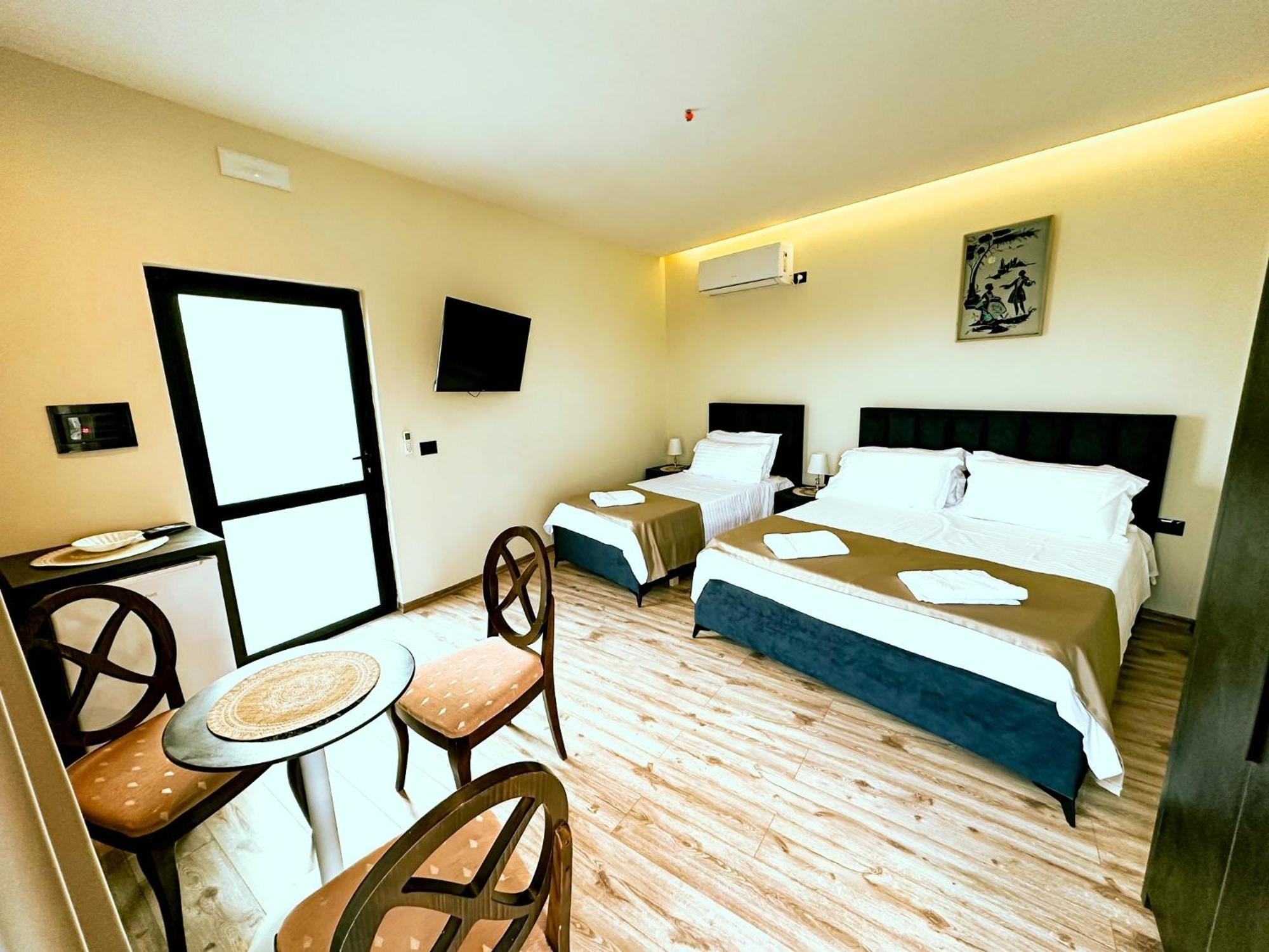 Hotel Iliria Canaj Exterior foto
